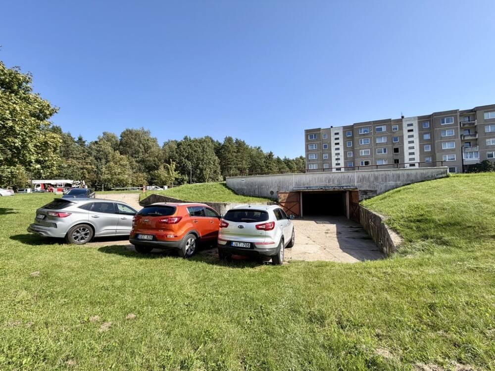 Parduodamas garažas su duobe  33.37 kv.m ploto bendro ploto, Liongino Baliukevičiaus Dzūko g.